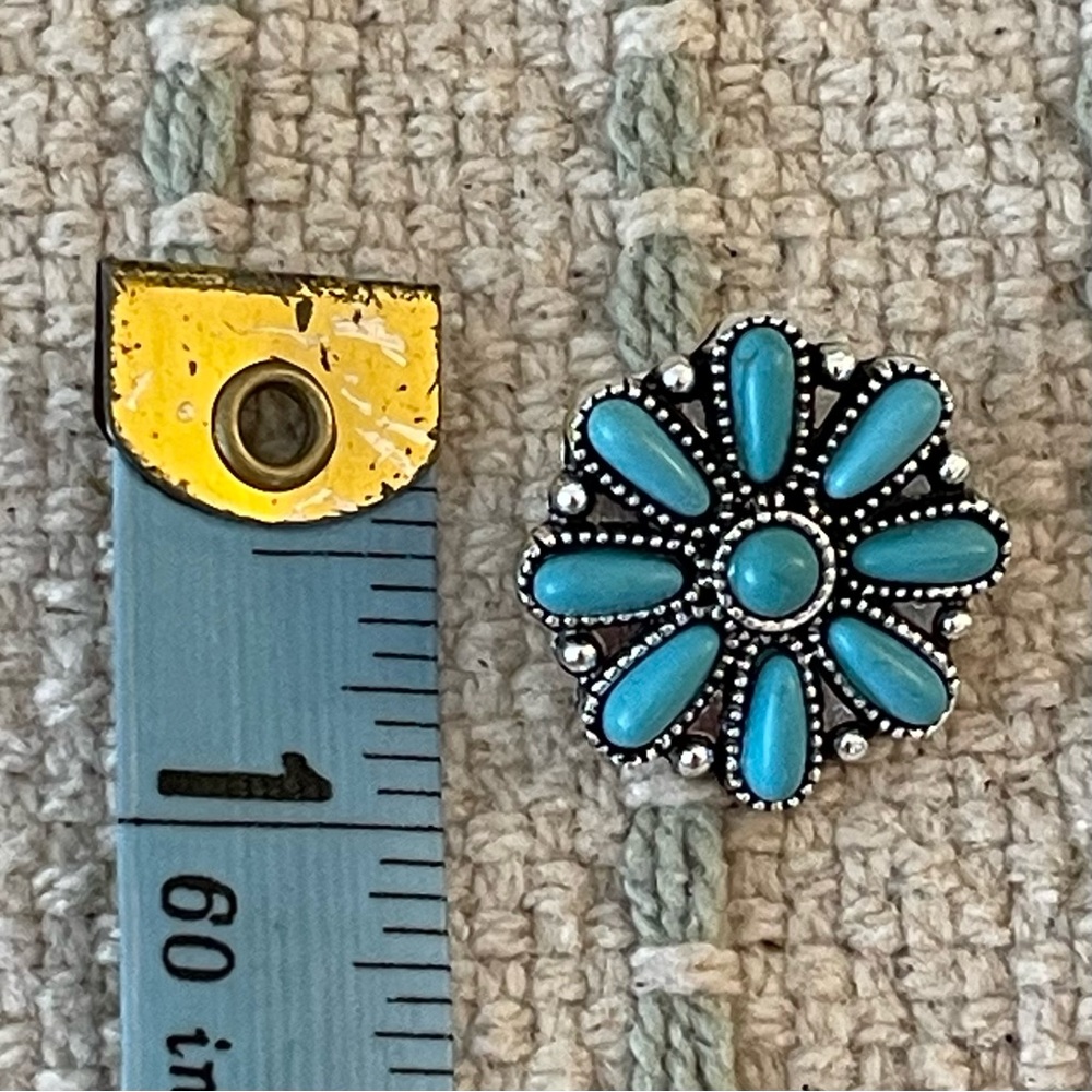 NEW - Faux Turquoise Floral Stud Earrings - Picture 2 of 2